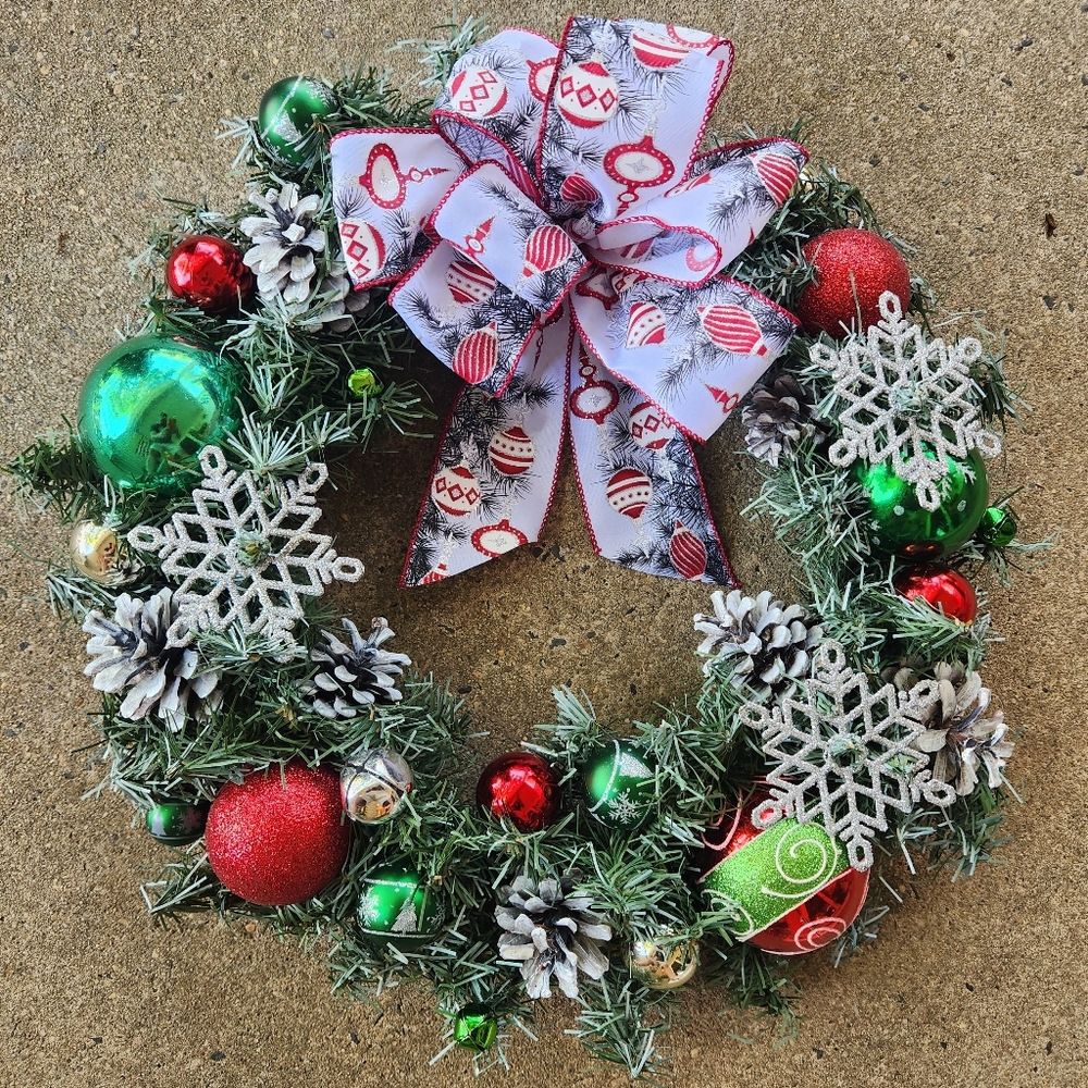 Handmade Festive Glitter Snowflake Christmas Wreath - Picture 2 of 6
